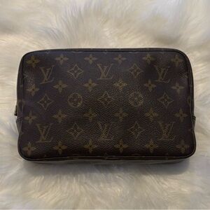 ⬇️BLACK FRIDAY SALE!⬇️ LOUIS VUITTON Monogram Trousse Toilette Bag